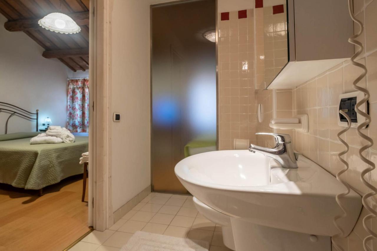 Agriturismo Le 4 Rose ヴェスコヴァーナ エクステリア 写真